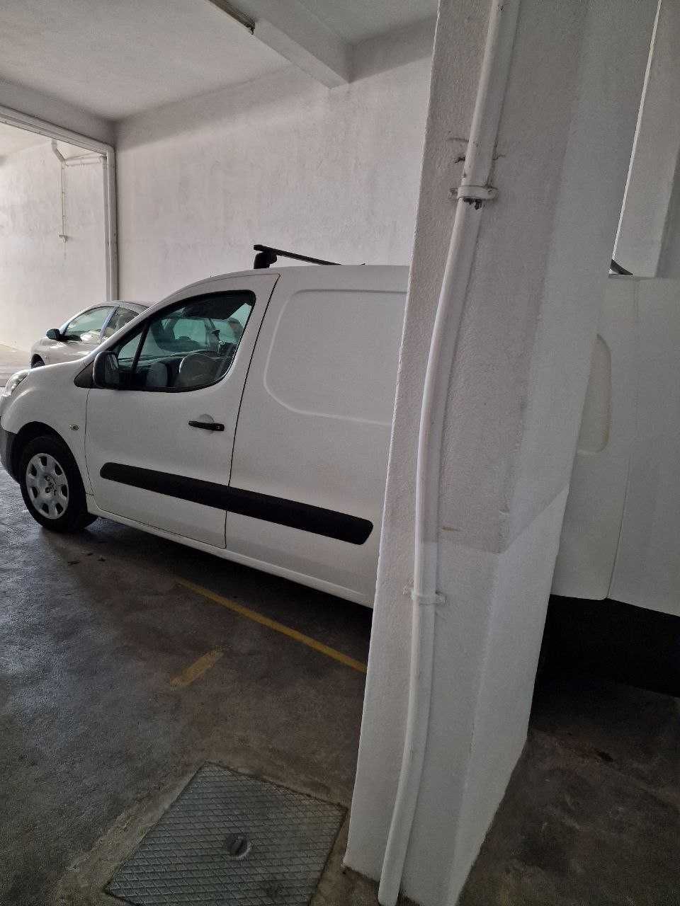 O carro de garagem