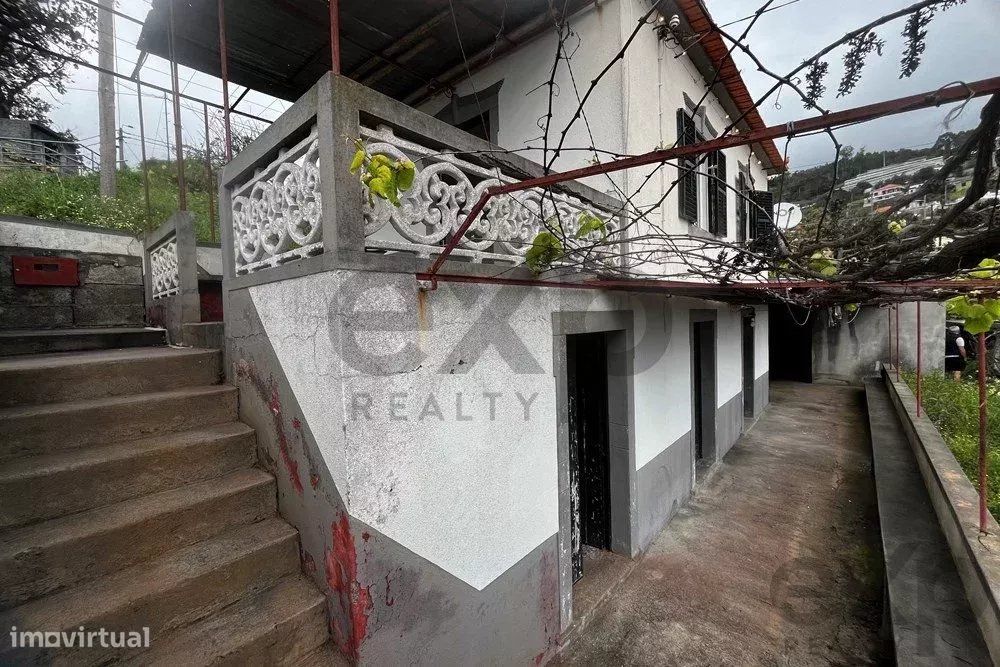 Tradicional Moradia Madeirense com Vista Mar em Quinta Grande