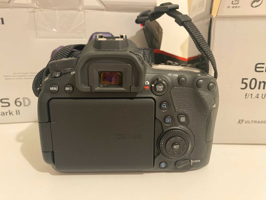 Canon EOS 6D Mark II   +  Canon EF 50mm f/1,4 USM