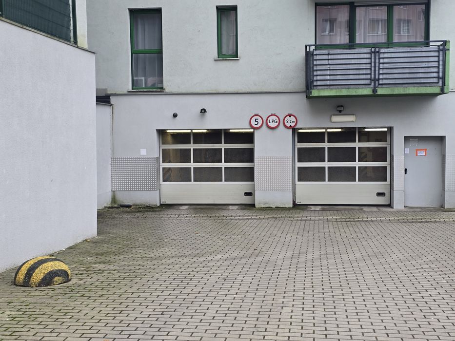 Rezerwacja Miejsce postojowe w garażu podziemnym.