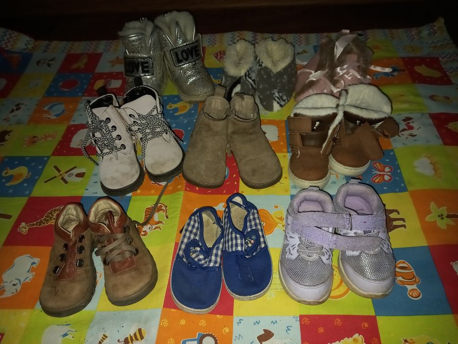 Віддам дитячий одяг 9-18 міс, взуття р.20-21