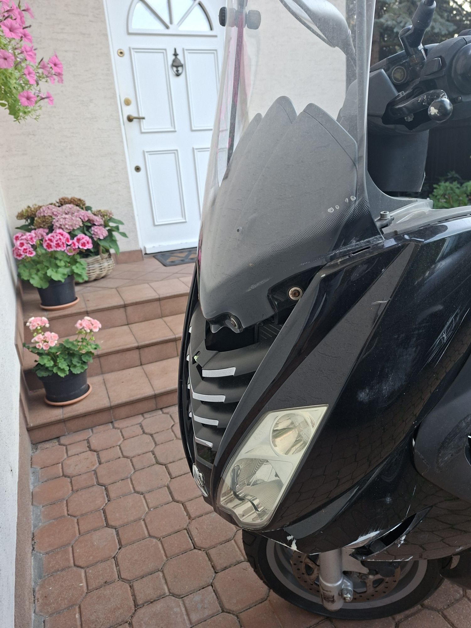 Sprzedam uszkodzony peugot sitistar 200