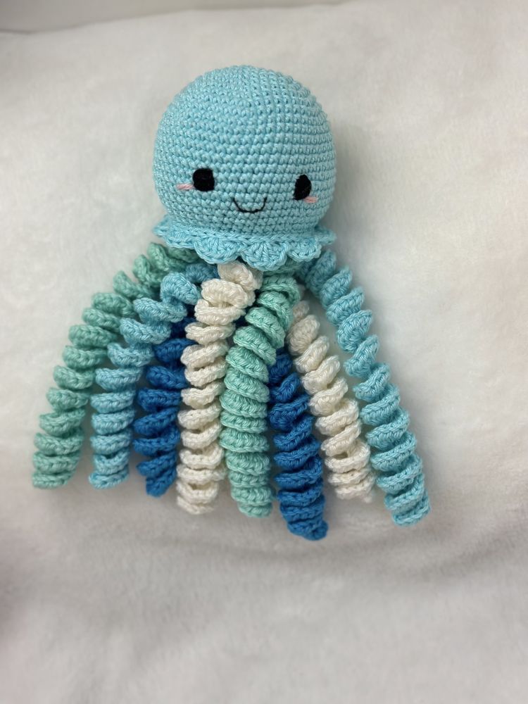 Polvo neo-natal em crochet / amigurumi