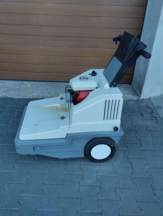 Zamiatarka spalinowa Weidner silnik Honda