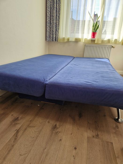 sprzedam kanapę rozkładaną z pojemnikiem 150 cm