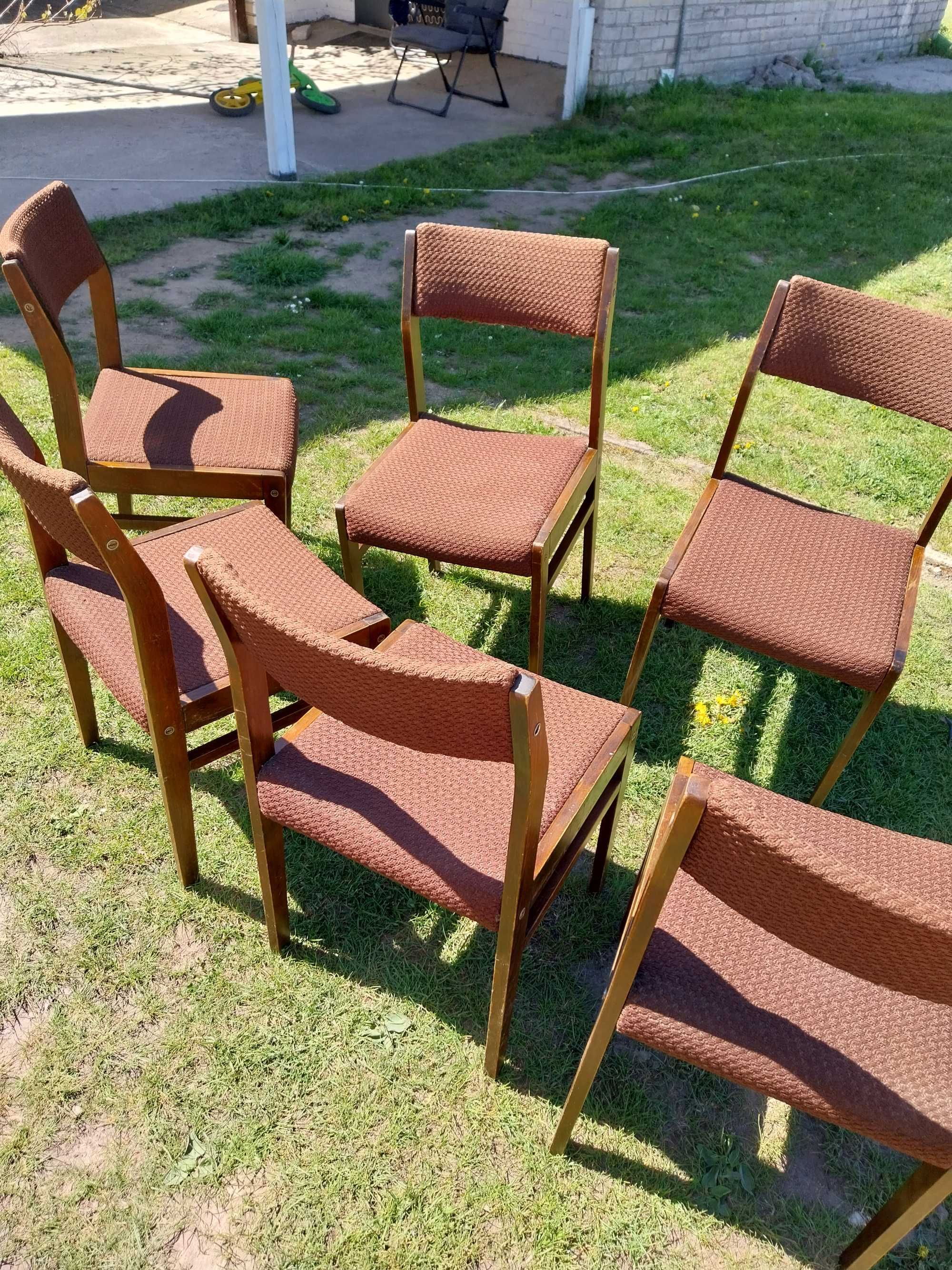Stół dębowy z krzesłami