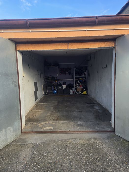 Garaż murowany Książ Wielkopolski.