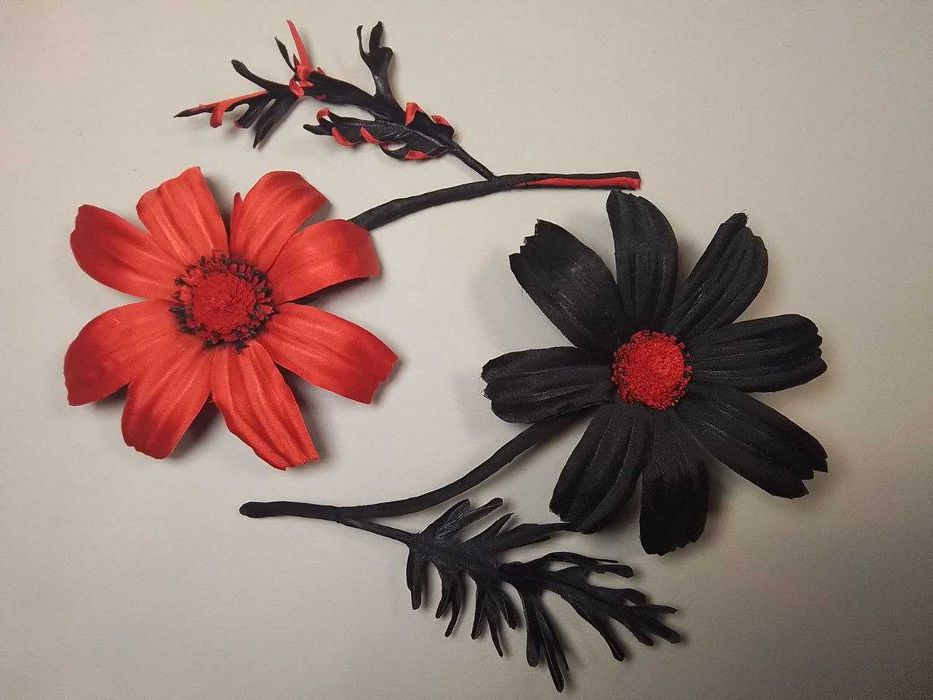 Брошка квітка космея