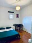 423547 - Quarto com cama de solteiro em...