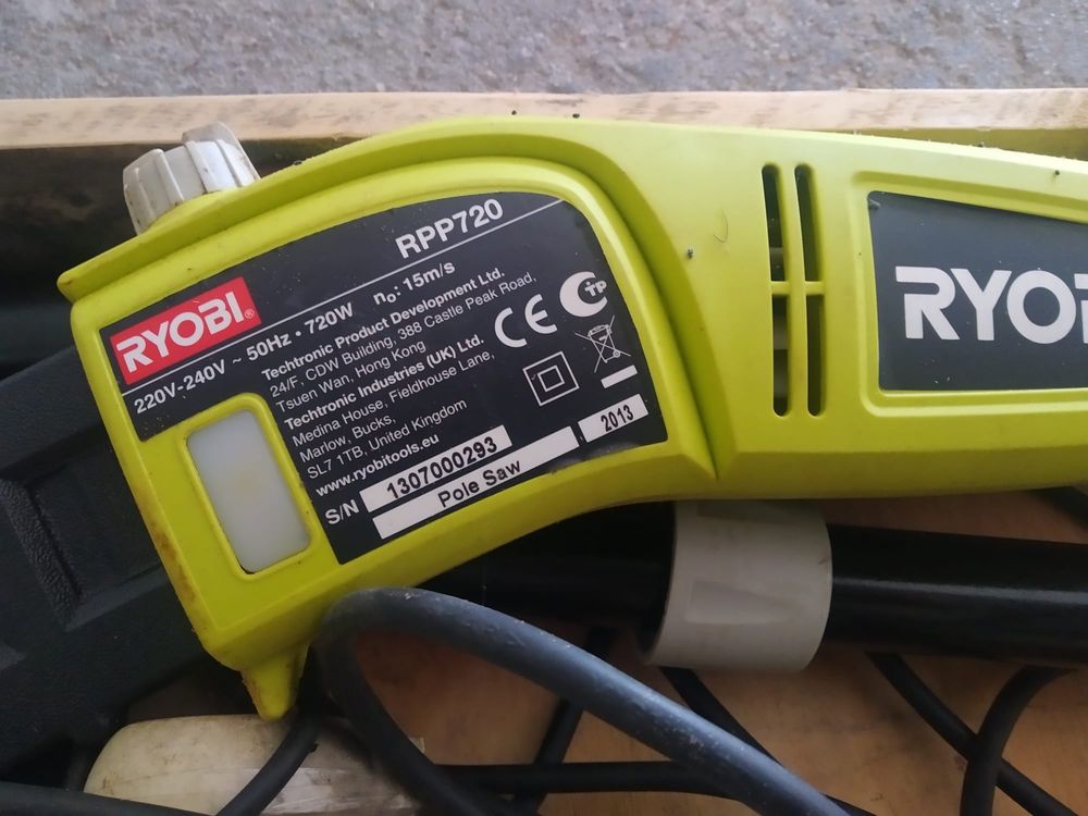 Eletrosserra RYOBI (pouco uso, bom estado)