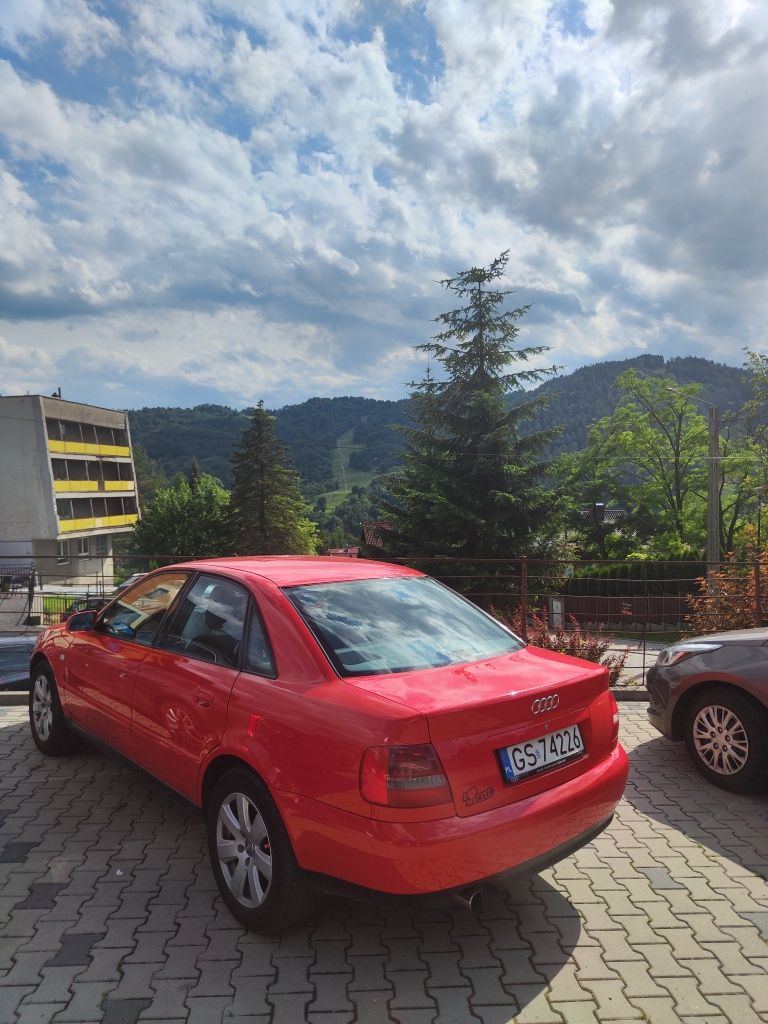 Audi A4 B5 1.6 benzyna 1999 bogate wyposażenie,10 lat w jednych rękach