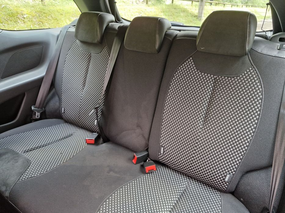 CITROEN DS3 1.6 HDI 92cv

2012/12
GPS
COMANDOS VOLANTE
LED'S
L