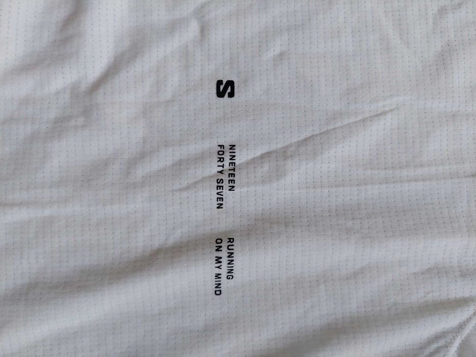 ### NOWA podkoszulek Salomon Cross Run Tank GFX – white ###