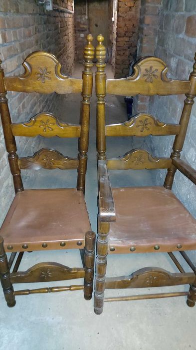Drewniane krzesła rzeźbione. Hiszpańskie