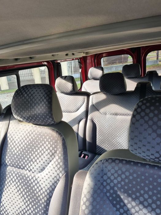 Sprzedam auto Renault Trafic 2.0 dCi 9 osobowy z 2007 roku.