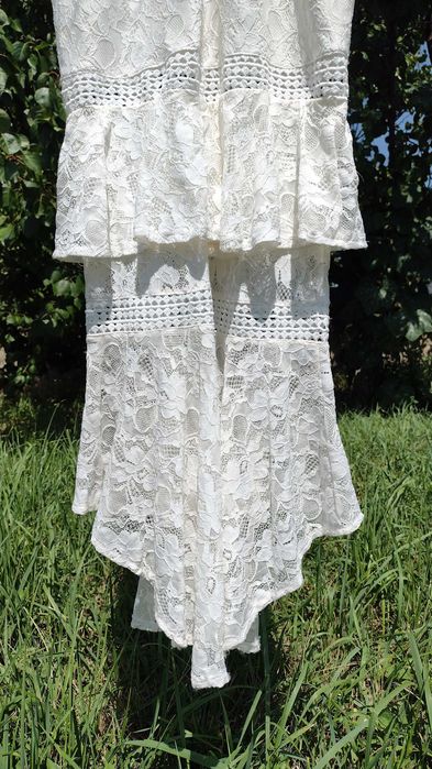 Очаровательное белое гипюровое ярусное длинное платье Love Ttriangle