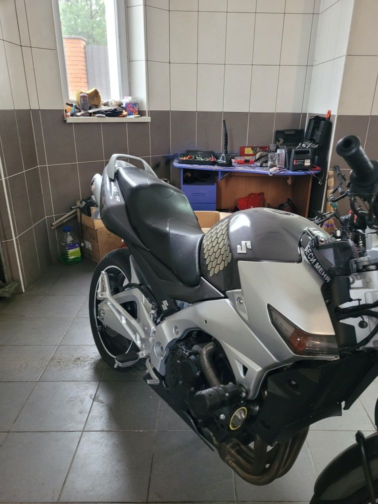 Suzuki GSR 600 2006