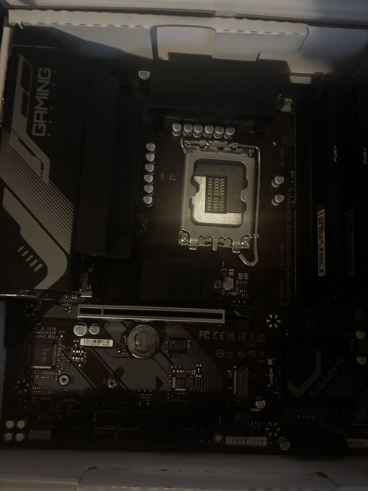Gigabyte B760M Gaming x DDR4 + ram