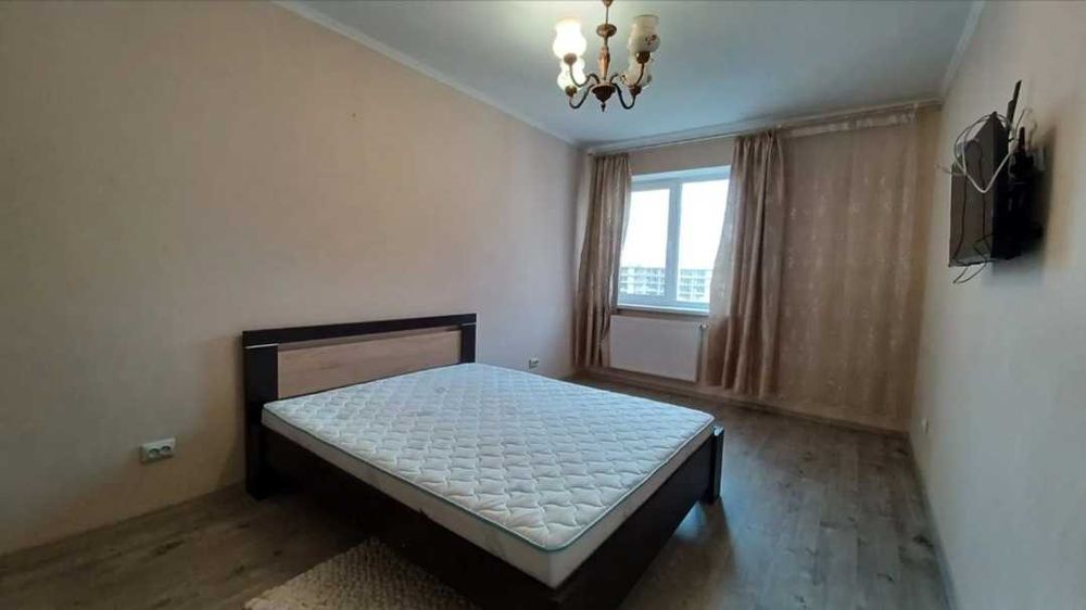 Оренда однокімнатної квартири з гардеробною вул.Дорошенка,22Б(парк)