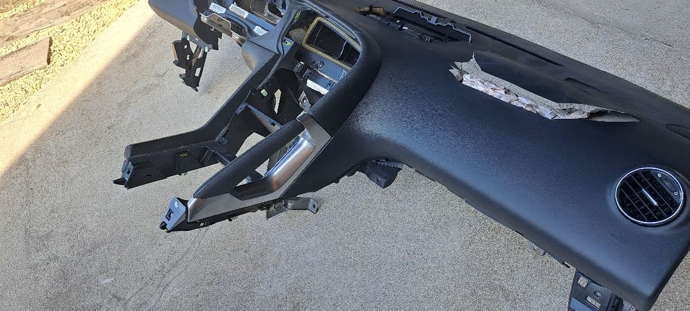Deska kolpit peugeot 3008
