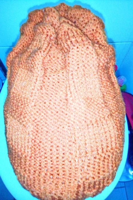 Czapka rękodzieło miodowa ręcznie robiona na drutach