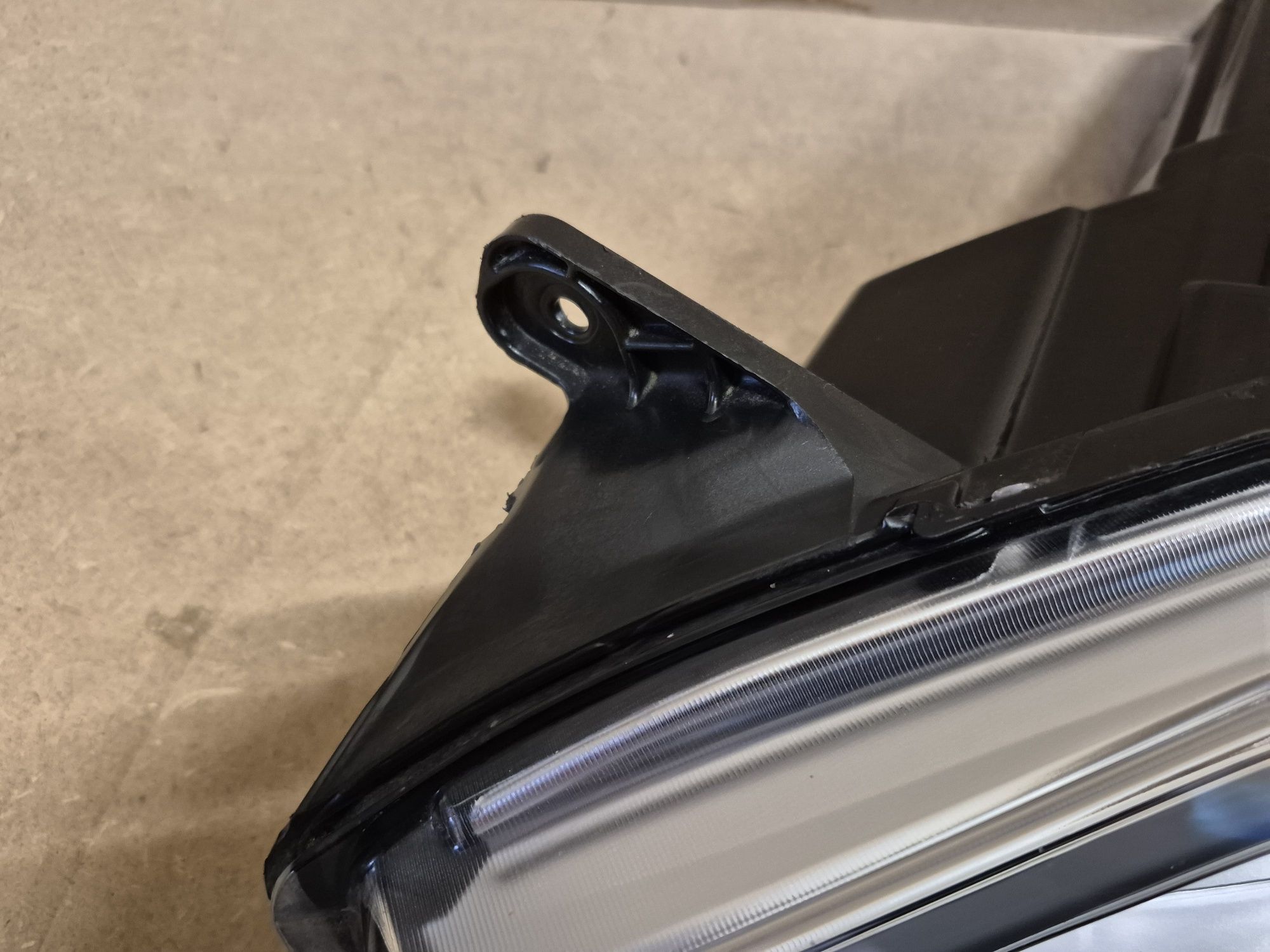Lampa reflektor full led tesla S lift lewy europa