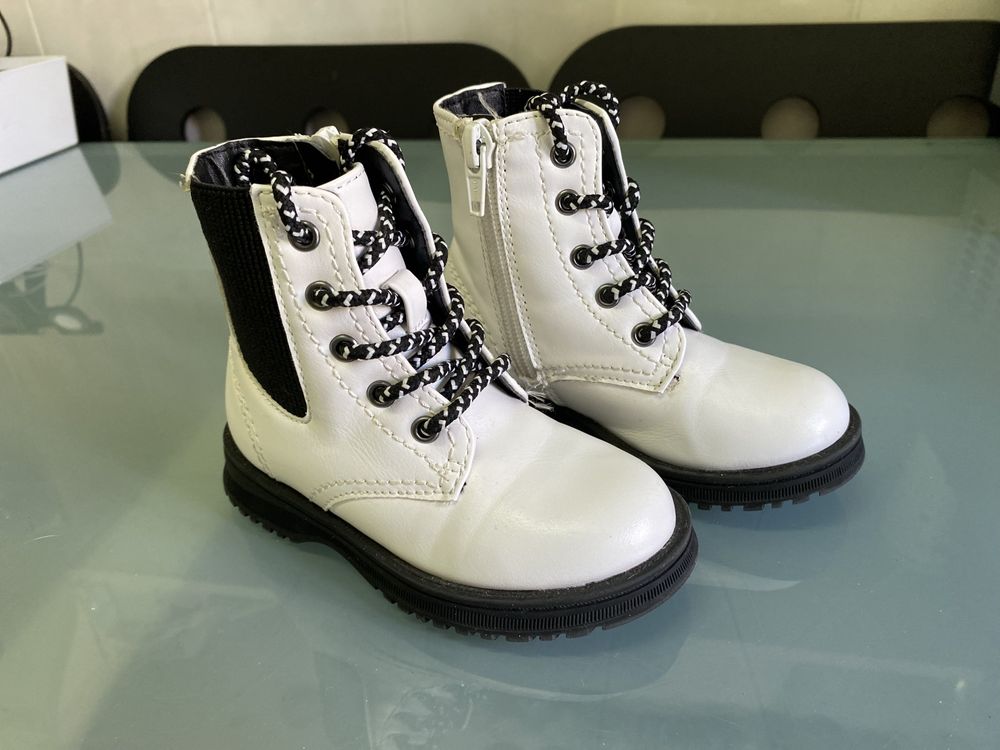 Bota menina estilo militar