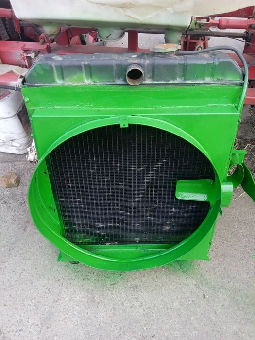 Продам радіатор Джон дир 1065--965