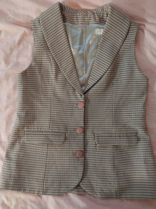 Костюм для дівчат. Спідниця + жилет.