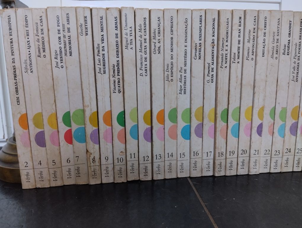 Coleção de livros publicados pela RTP