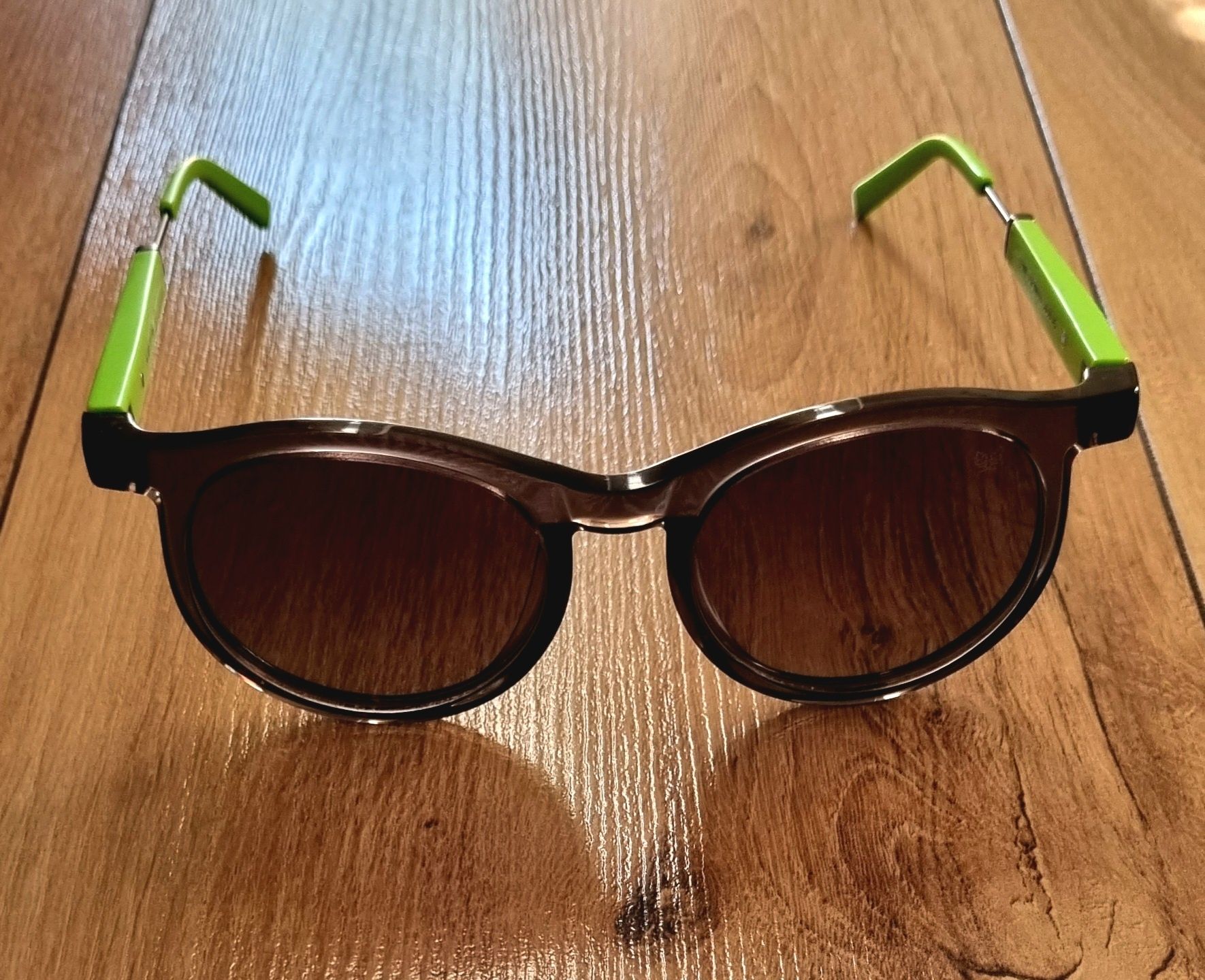 Nowe okulary przeciwsłoneczne Scarlet Oak