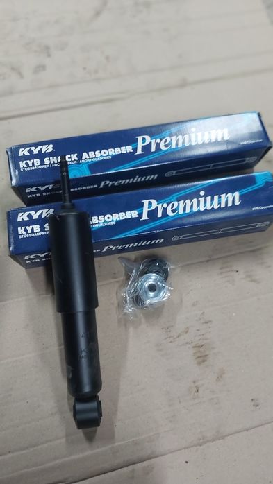 Амортизатори передні Nissan