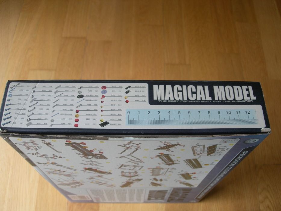 MAGICAL MODEL Lokomotywa model do skręcania