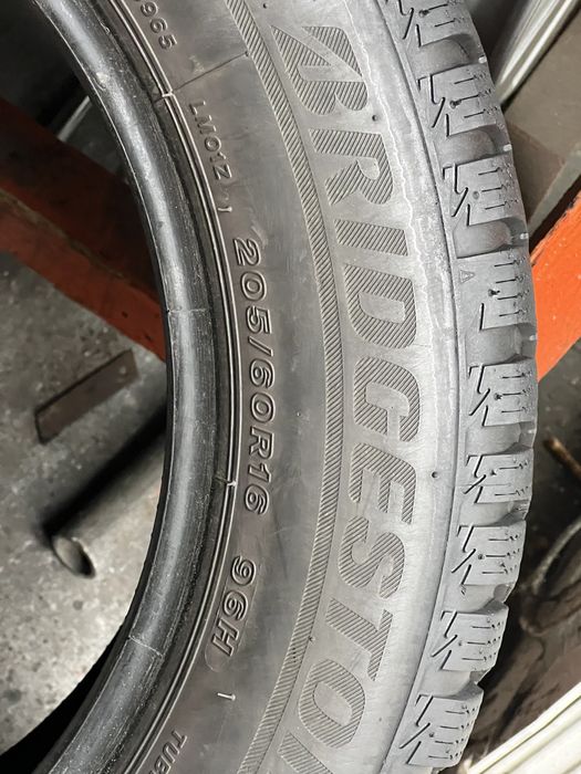 Шины зимние 205/60/R16 Bridgestone Blizzak