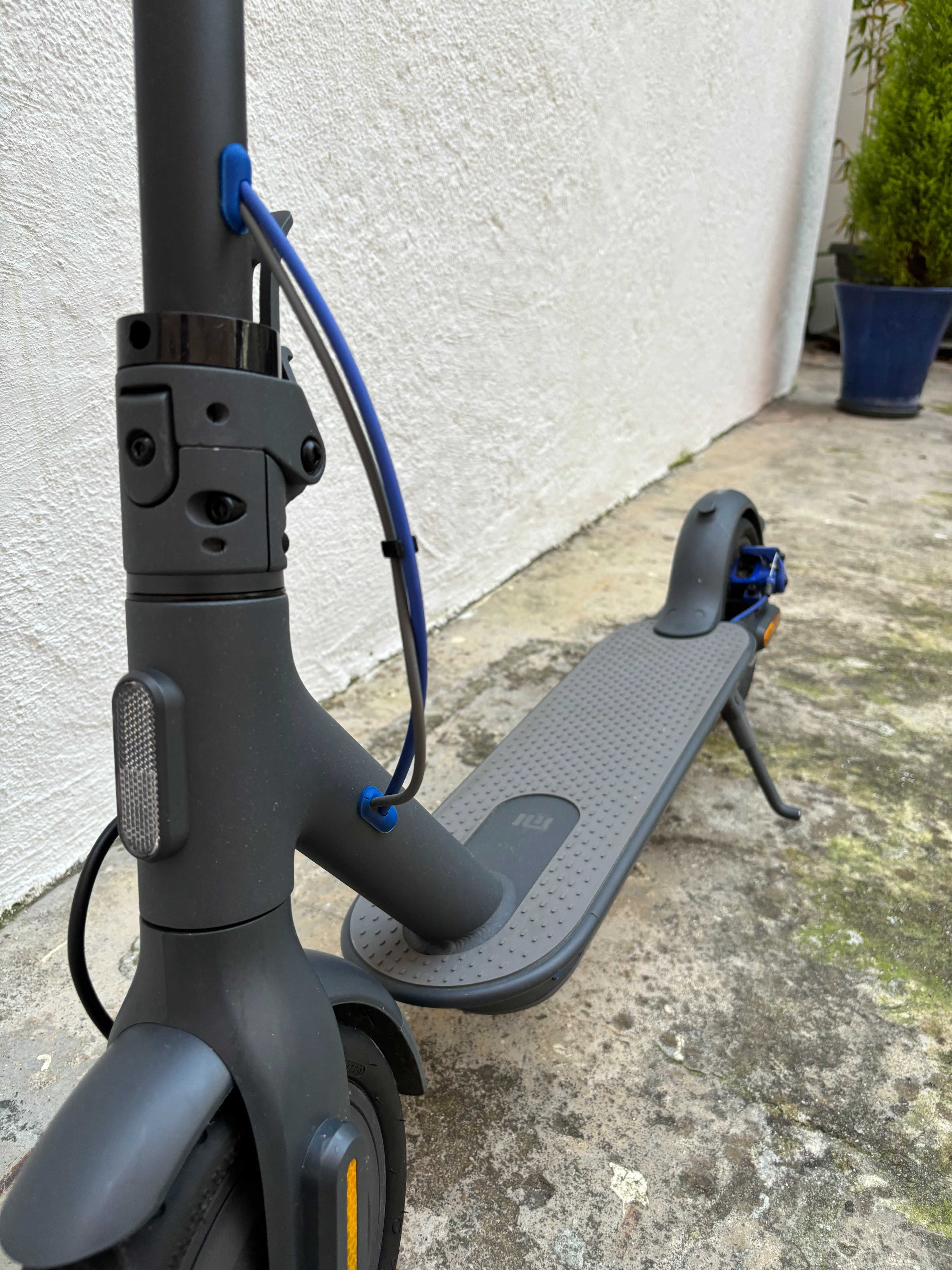 Trotinete Xiaomi Electric Scooter 3 c/ acessórios incluídos