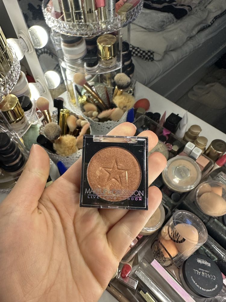 Cien do powiek oczu Makeup Obsession blysk roz rozswietlacz pigment