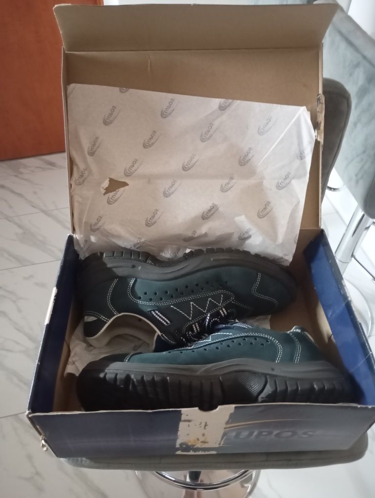 Nowe Buty robocze z noskiem