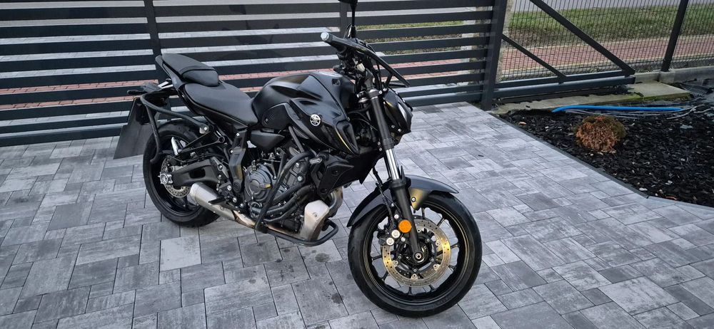Yamaha MT PL salon