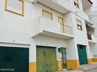 Apartamento T2 com garagem fechada