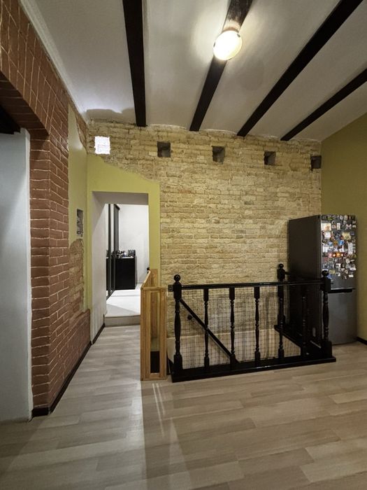 Терміново, 75 кв м, двокімнатна квартира.  вул. Амброса