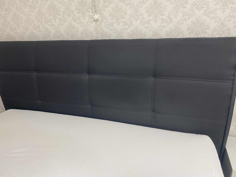 Duże łóżko sypialniane 200x180 cm z pojemnikiem – stan bardzo dobry