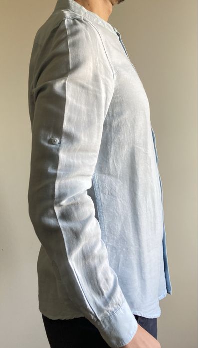 Camisa azul clara tamanho M