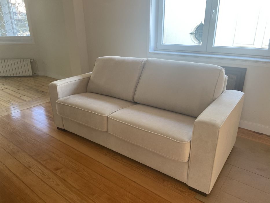 Sofá 3 lugares usado durante 3 anos