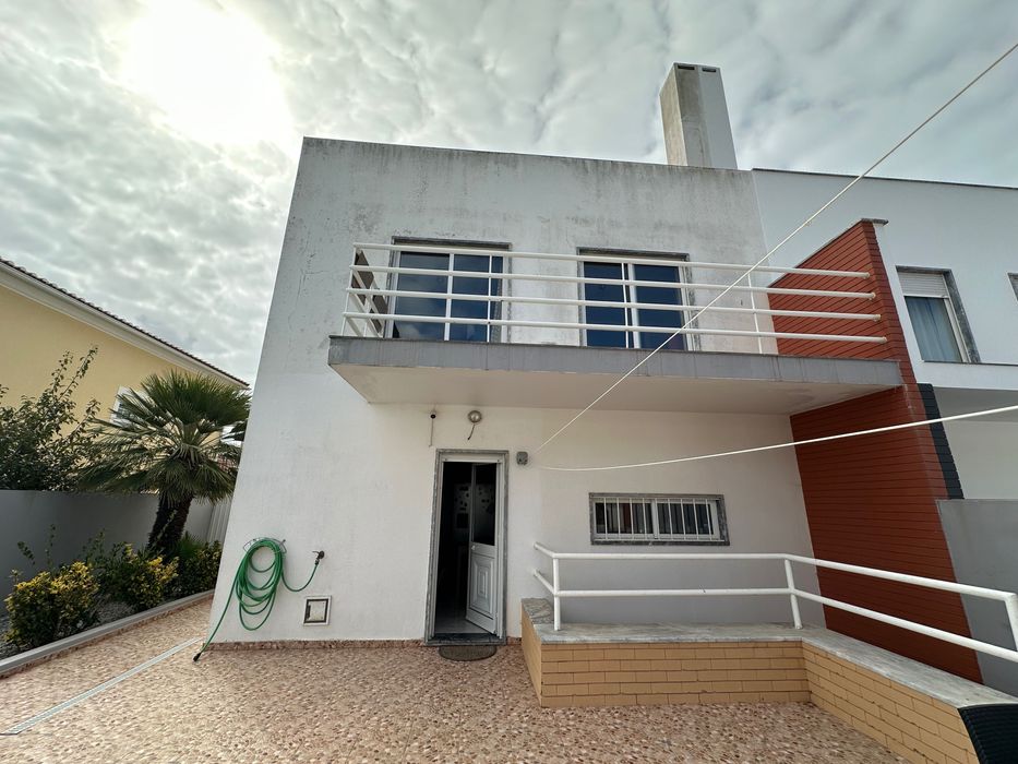 Moradia T4 para Arrendamento de Longa Duração – Lourinhã