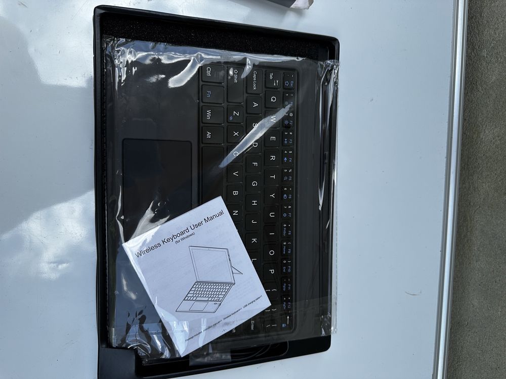 Nowa bezprzewodowa, przenośna klawiatura do Surface Go 3, Go 2, Go!