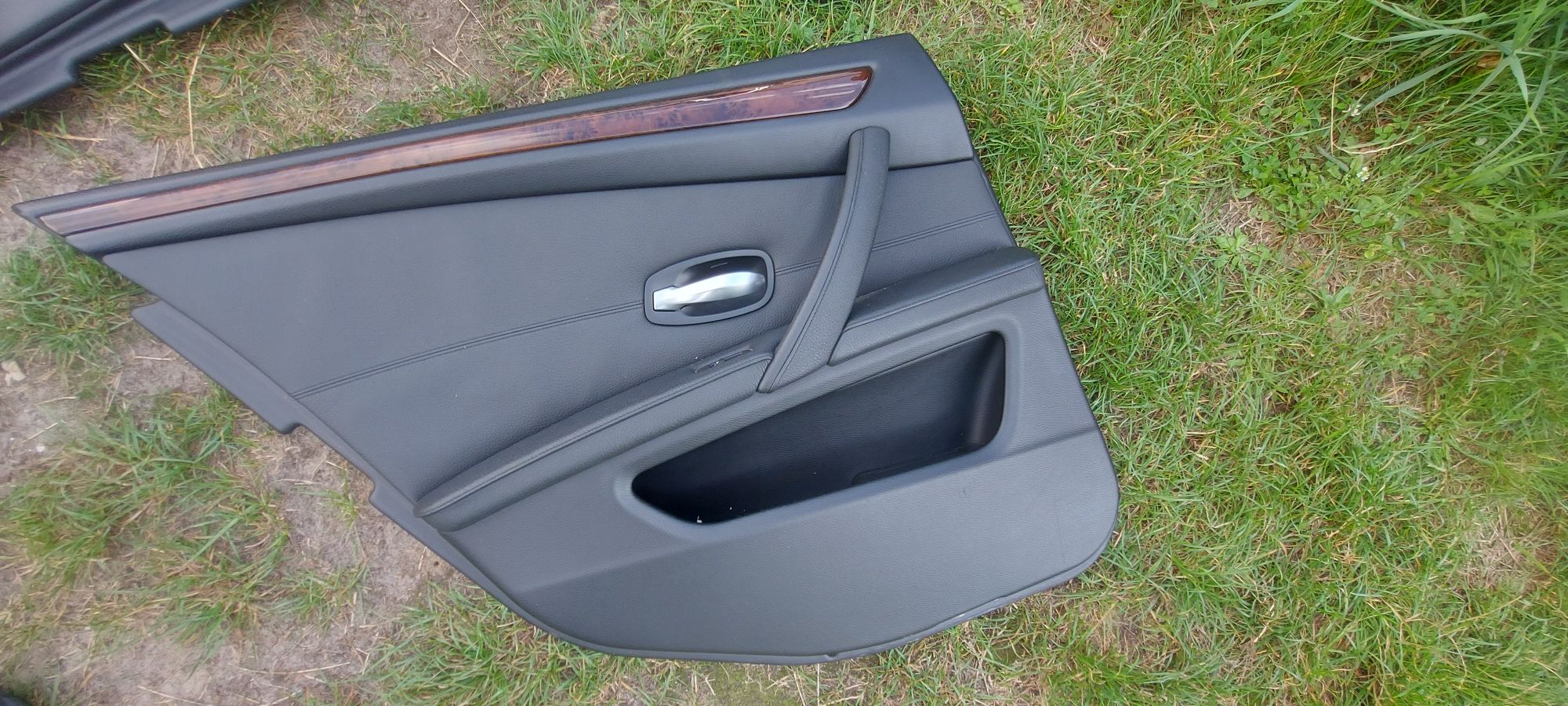 Boczki skora polift bmw e60 e61 lift czarne ambiente