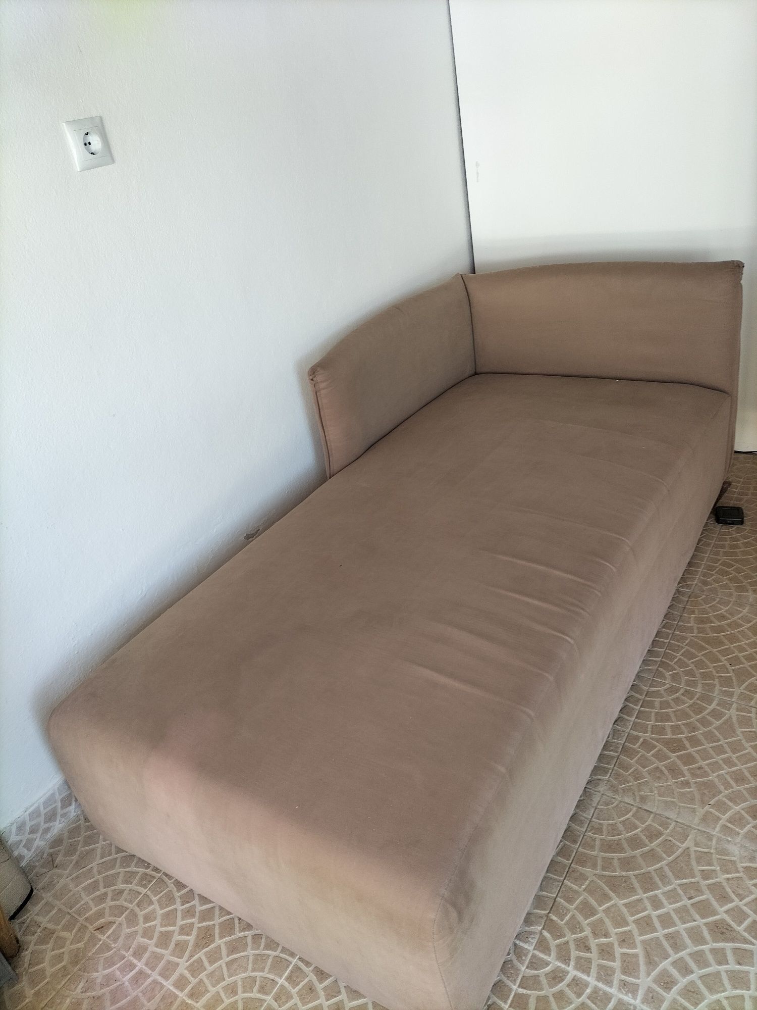 Sofá três lugares chaise long