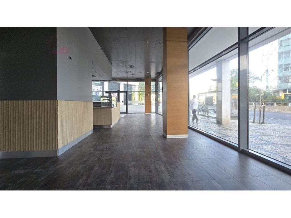Arrenda-se excelente espaço comercial no Parque das Nações