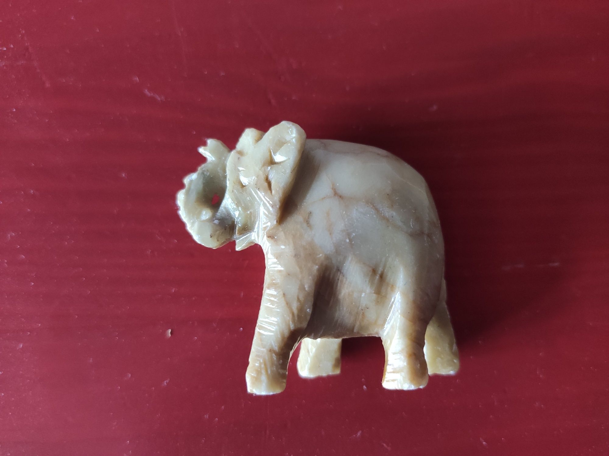Słoń z kamienia słoń z onyksu, słonik na szczęście, kamienny słoń