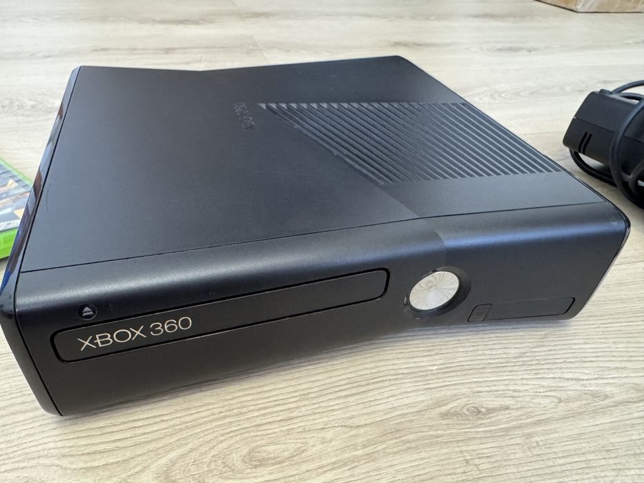 Xbox 360S 250GB RGH + 2 pady
